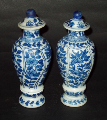 [cbw17-18 vases covered baluster floral 14x5.5 kangxi 18c[2].jpg]