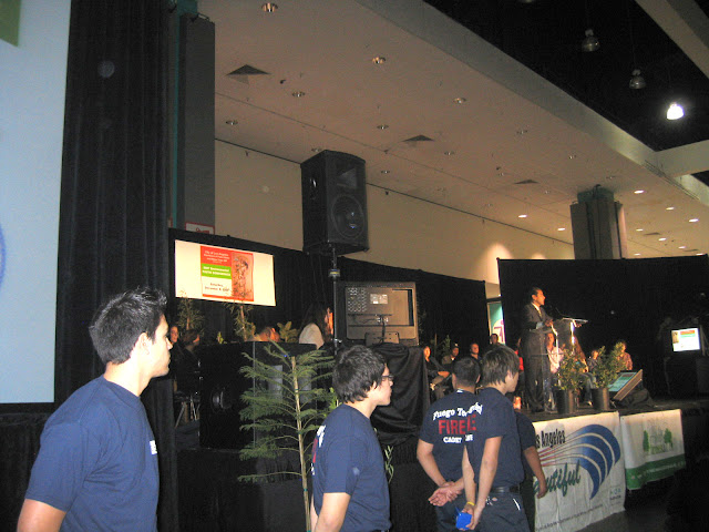 Another view of the Los Angeles Mayor addressing the students at the 2007 environmental Youth Conference