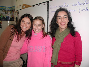Anabella Cicchero junto a Vanesa Steimberg y Marcela Alonso, jurados de la mesa examinadora que la consagró ganadora en la primera fase