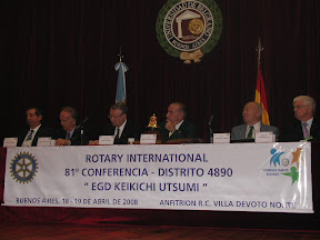 Las autoridades que ocuparon la mesa principal durante la 81° Conferencia del Distrito 4890
