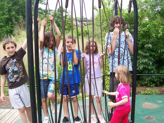 [zoo day150-b all kids on gate[3].jpg]