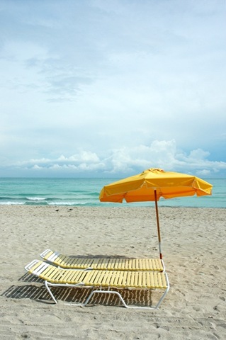 [730445_17005250_beach_SXC.hu_pale[5].jpg]