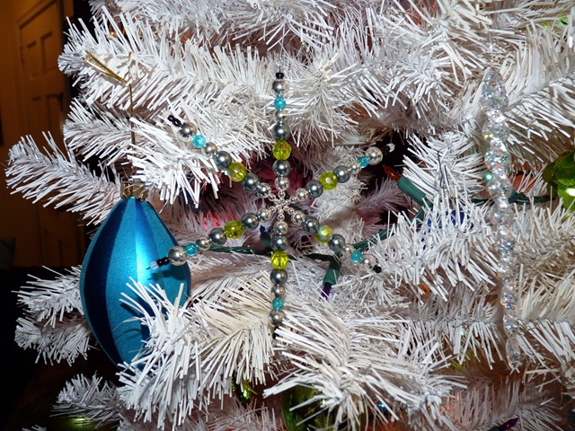 [ChristmasTreeupdated2010-12-06002[3].jpg]