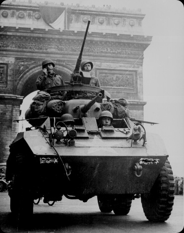 American troops in tank passing the Arc de Triomphe after the liberation of Paris Aug 1944