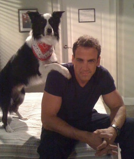 Dealer y Carlos Ponce en la novela