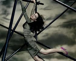 kate-beckinsale-purple-high-heels-2011