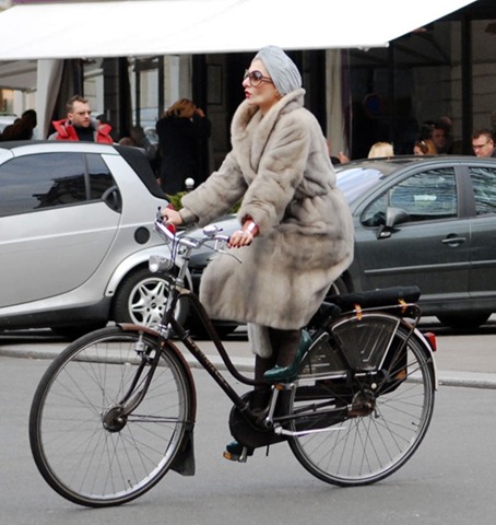 [100159catherinebabahcbikebyhannelimu[1].jpg]