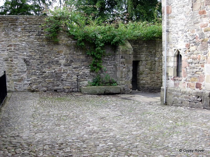 [Skipton Castle 050[6].jpg]