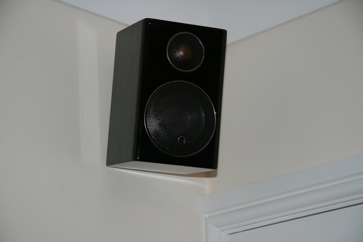 Right rear satellite speaker