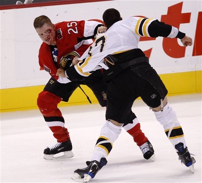2009/09/25 - Milan Lucic vs Chris Neil - picture 2