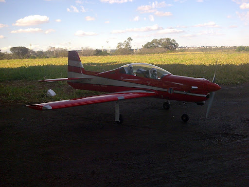 T-27 Tucano nas cores antigas do EDA