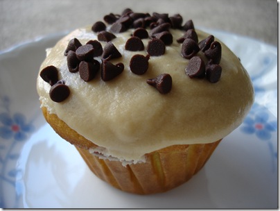 Chocolate Chip Cookie Dough Cupcakes (12)