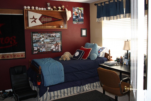 [Zach's Room 2[2].jpg]