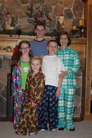 [12-24-09 Christmas eve - Peeks (15)[3].jpg]
