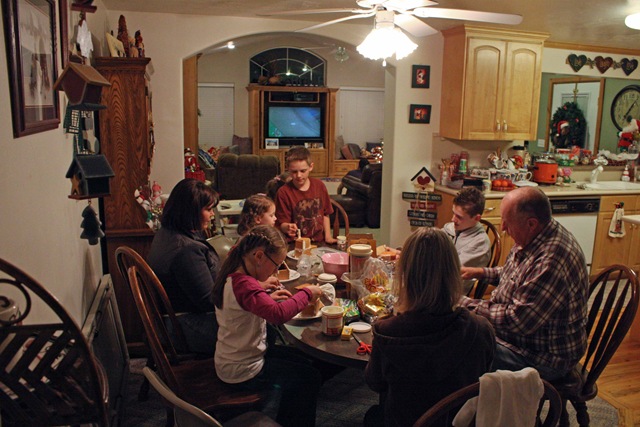 12-31-09 Gingerbread houses (35)