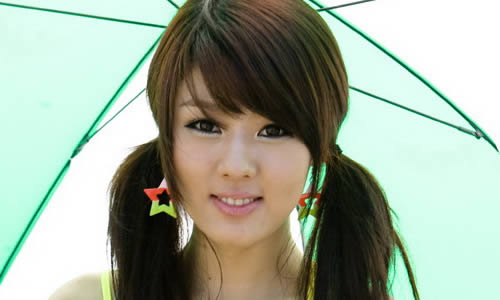 Hwang Mi Hee a race queen from korea has many fans from many countries