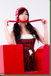 Kim-In-Ae-Christmas-Dress-04