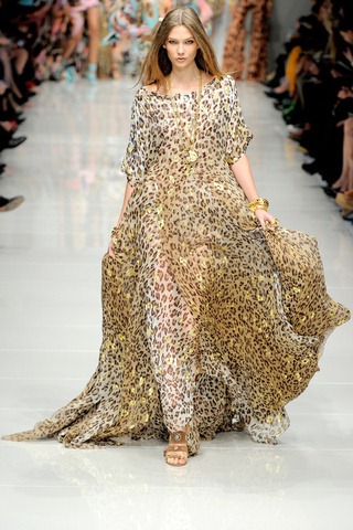 [blumarine___pasarela_772093315_320x480[5].jpg]