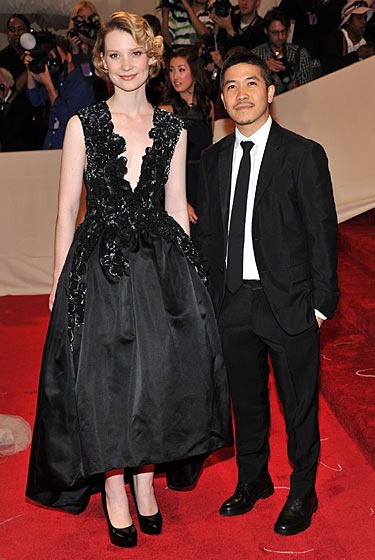 [02_metcostumegala_miawasikowskathakoon[6].jpg]