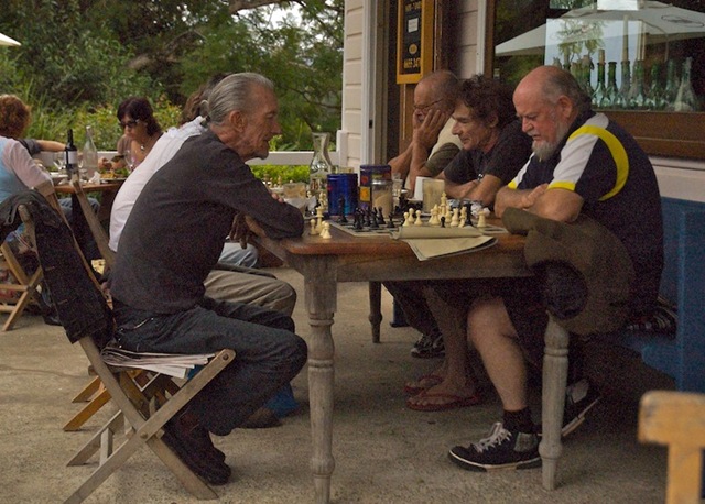 [20090329-13-30-30-bellingen--the-chess-players[4].jpg]