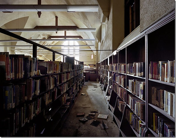 Yves Marchand y Romain Meffre -East-Side-Public-Library-009 East-Side-Public-Library-009