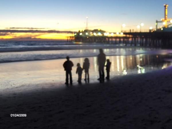 [9-Santa Monica Pier052[3].jpg]