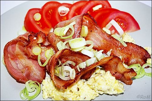 [LCHF-Frukost Ägg och bacon[2].jpg]