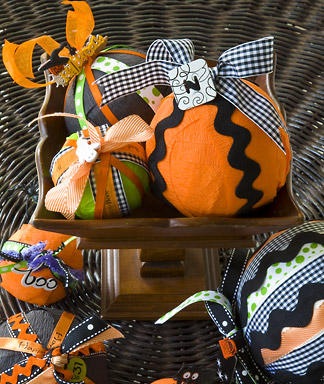[Creepy-Craft-Charm-Balls_full_article_vertical[5].jpg]