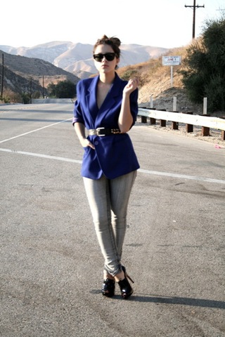 [blue blazer with acid wash jeans[4].jpg]