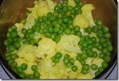 Boiled cauliflower and peas