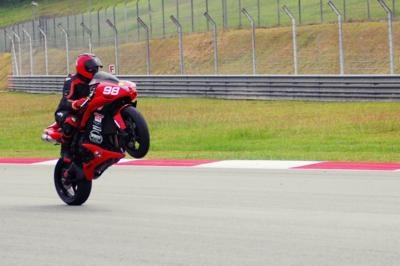 [DSC_0351edit_400x266[2].jpg]