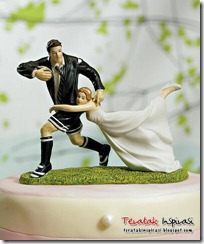 funny_wedding_cake_tops_08