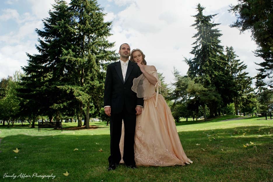 [Newlyweds at Les Grove Park[3].jpg]