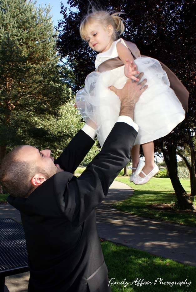 [Pretty flower girl[2].jpg]