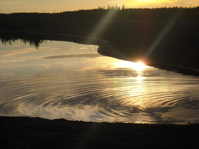 [reflection on the water[3].jpg]