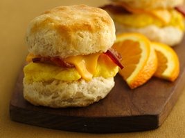 [Mini Biscuit Breakfast Sandwiches[4].jpg]