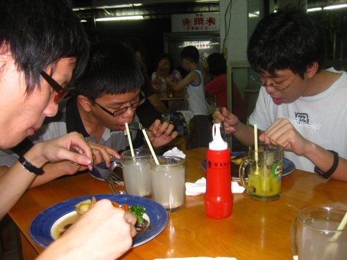 [busy-eating[3].jpg]