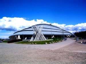 [300px-Vikingskipet-Hamar[3].jpg]