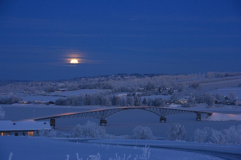 [morningmoon3[4].jpg]