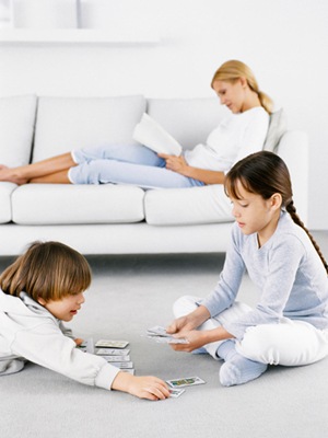 [kids-playing-cards-0909-mdn[4].jpg]
