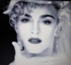 [Madonna Vogue 033[3].jpg]