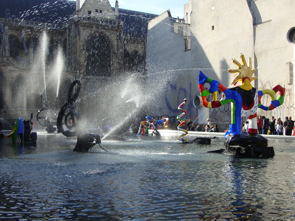 [Fontaine Stravinski, Paris. Centre Pompidou.[32].jpg]