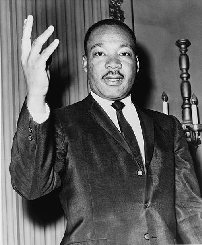 [MLK hand 494px-Martin_Luther_King_Jr_NYWTS.jpg]