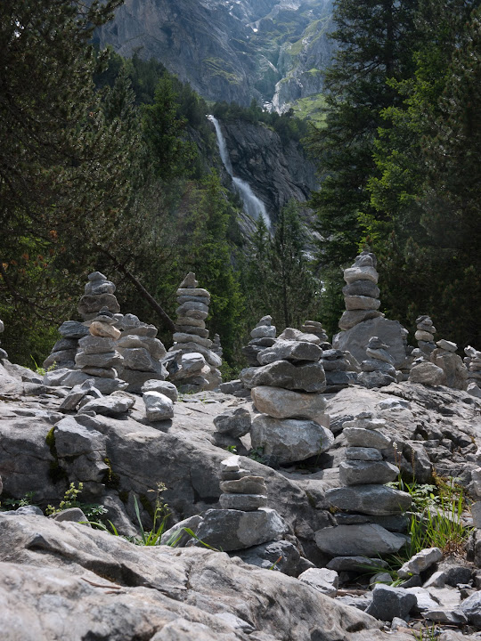 Tons of rock cairns around Gletscherschlucht