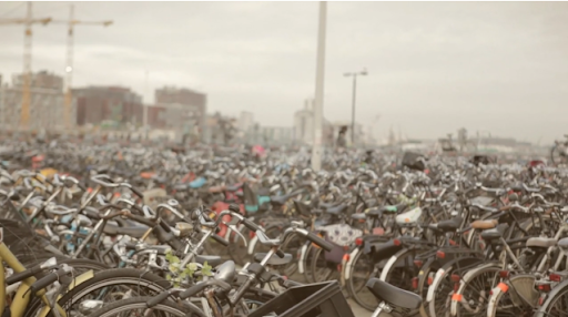 gratuitous shot of Amsterdam bikes