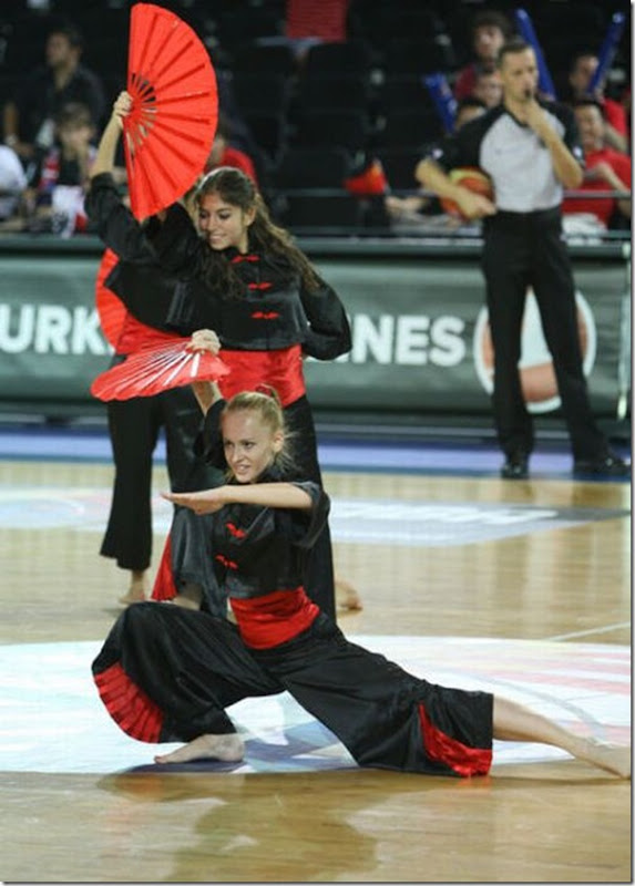 Cheerleaders barradas no campeonato mundial de 2010 (3)