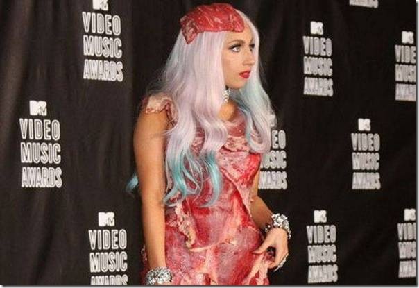 Lady Gaga e seu vestido feito de Carne Lady Gaga e seu vestido feito de Carne
