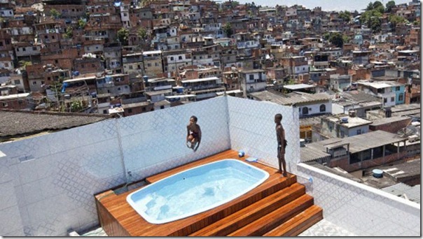 Quadro de Justin Bieber na casa de um traficante no Rio (8)