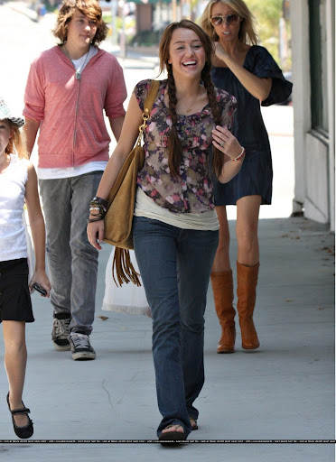 Image search at PicPoke.com