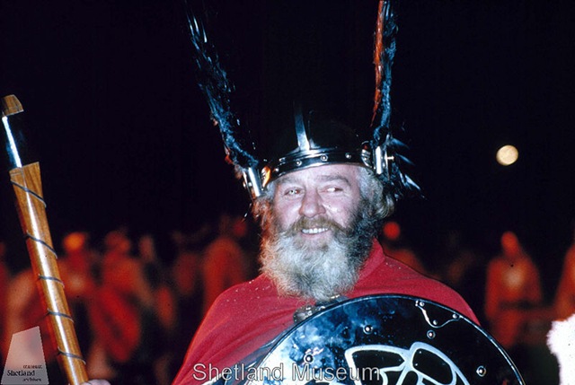 [800px-Simpson_1968_-_Shetland_Museum_and_Archives_SL01997[2].jpg]